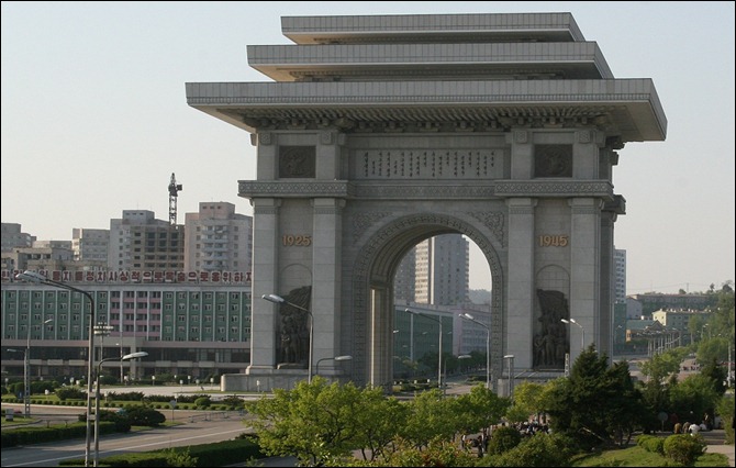 COR PyongYang-Arch_of_Triumph